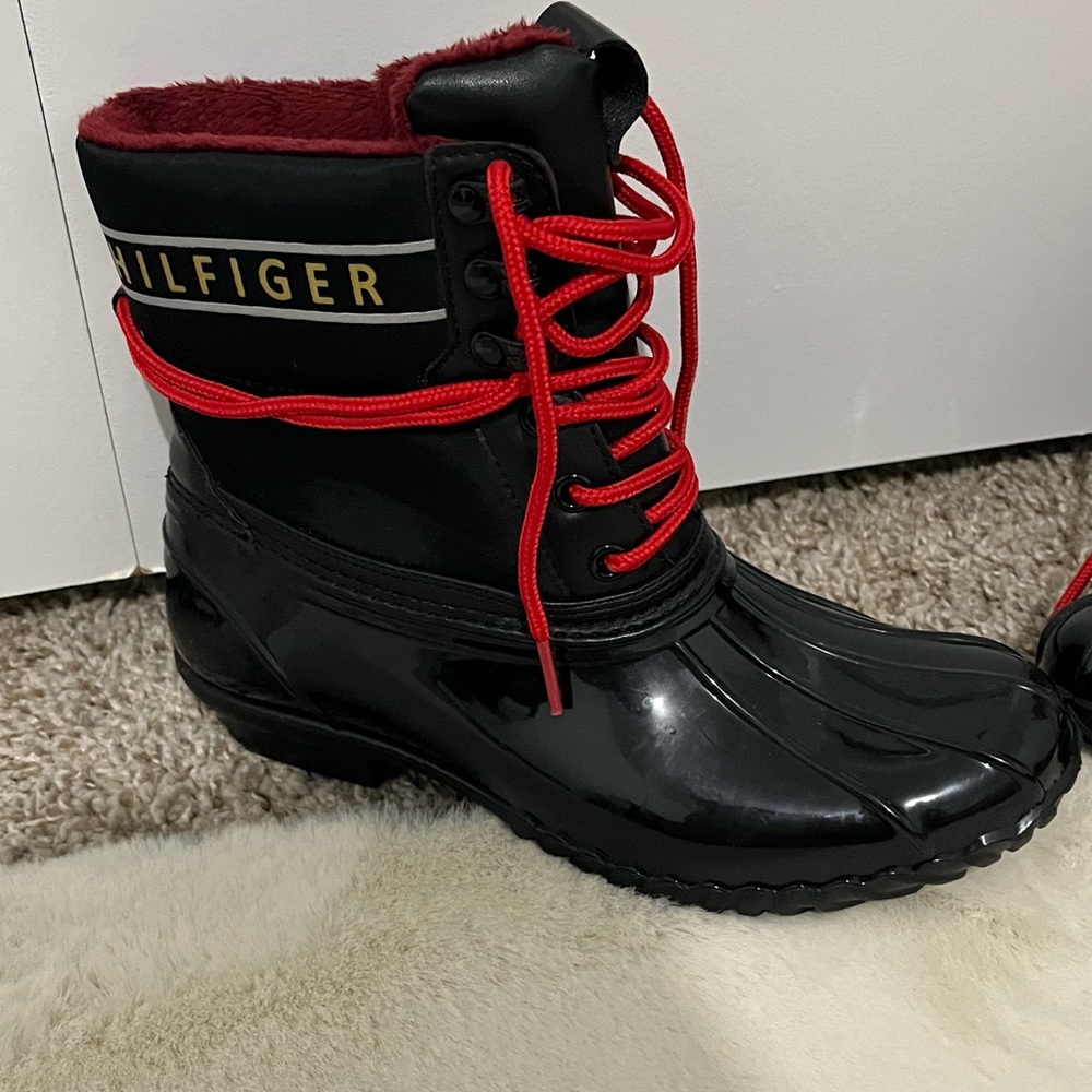 Black Tommy Hilfiger boots size 6